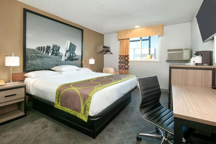 Room 16 of 32