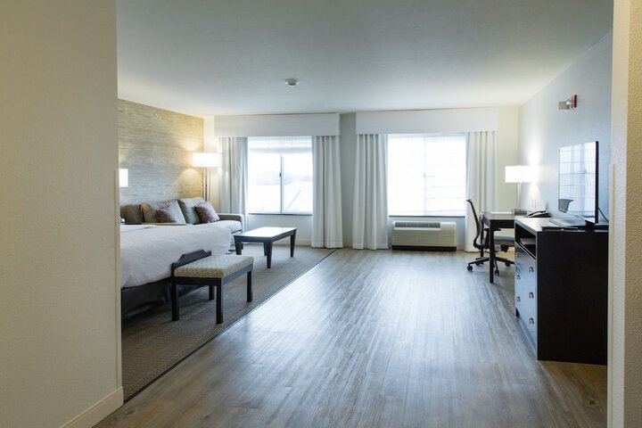 Holiday Inn Bloomington-Airport by IHG