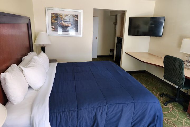 Room 8 of 16