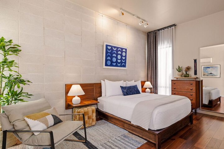 Room 40 of 77