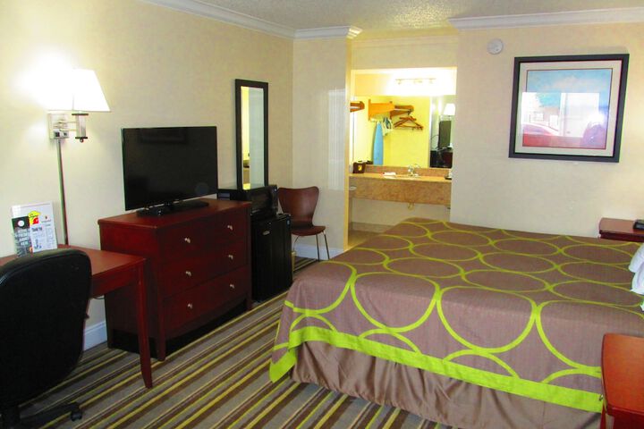 Room 14 of 30