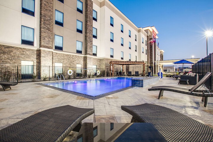Hampton Inn & Suites Dallas / Ft. Worth Airport South