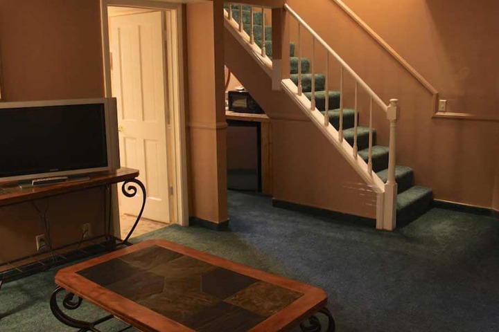 Saddleback Inn