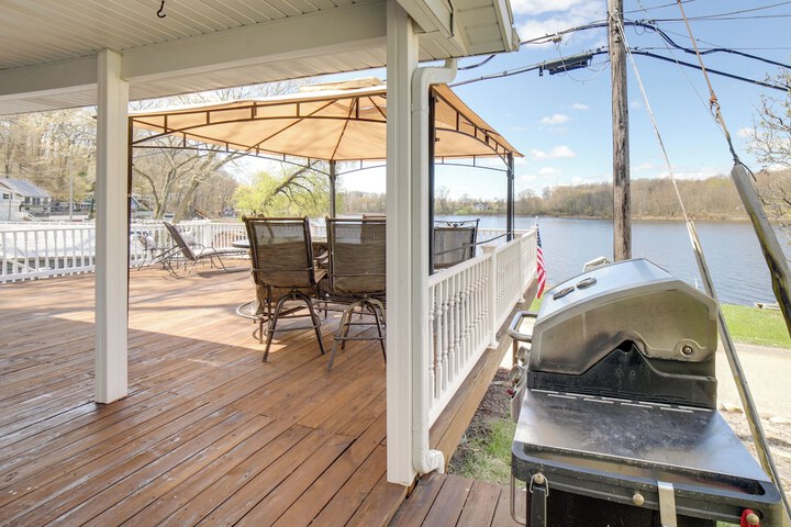 Big Pine Island Lake Cottage w / Boat Dock & Kayaks