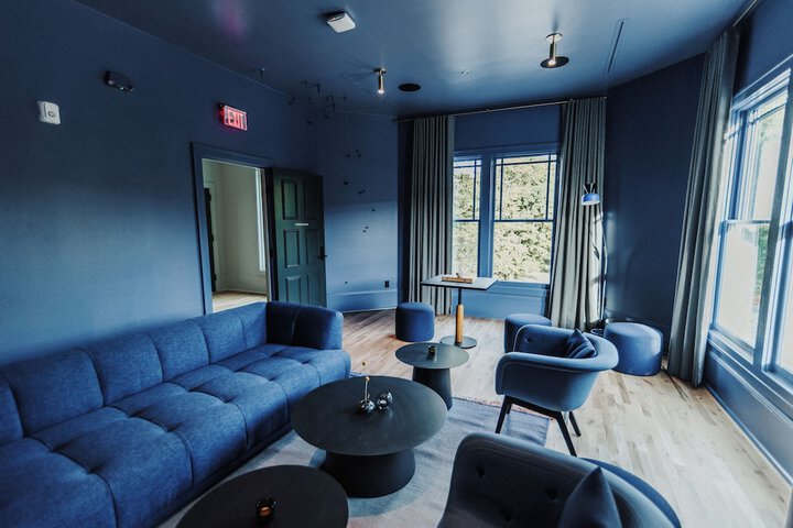 Stonebreaker Hotel