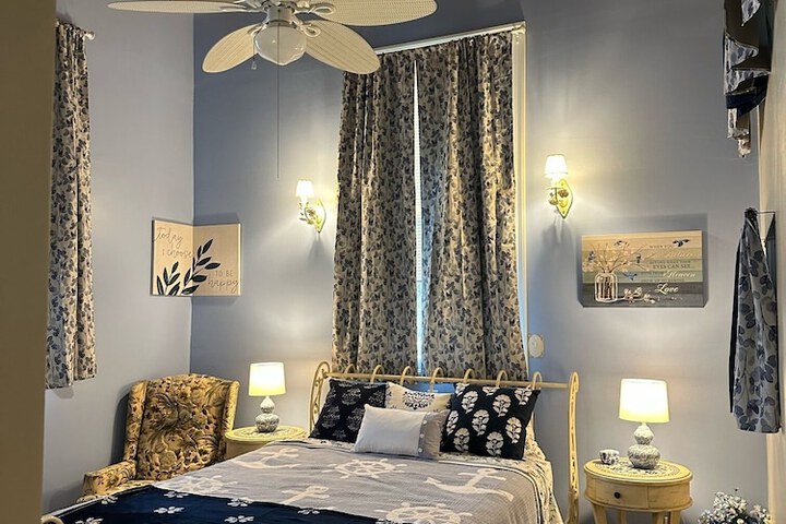 Room 33 of 49