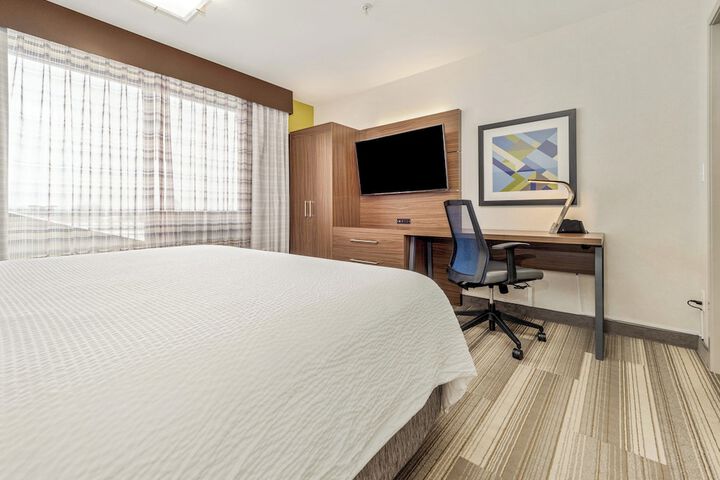 Room 12 of 348