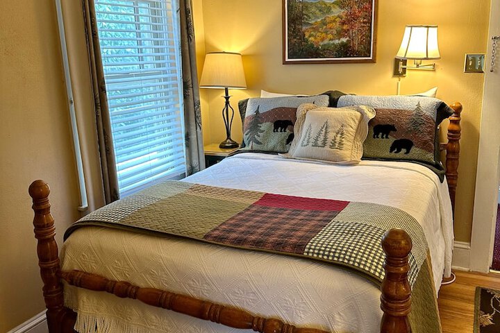 Red Rocker Inn