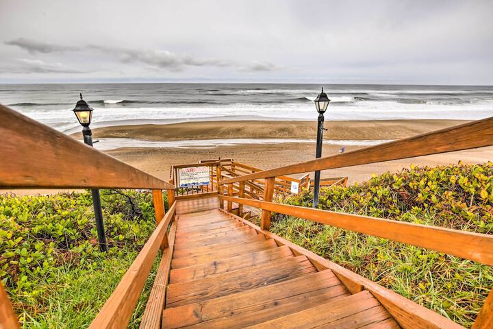 Beachfront Lincoln City Condo-patio & Pool Access!