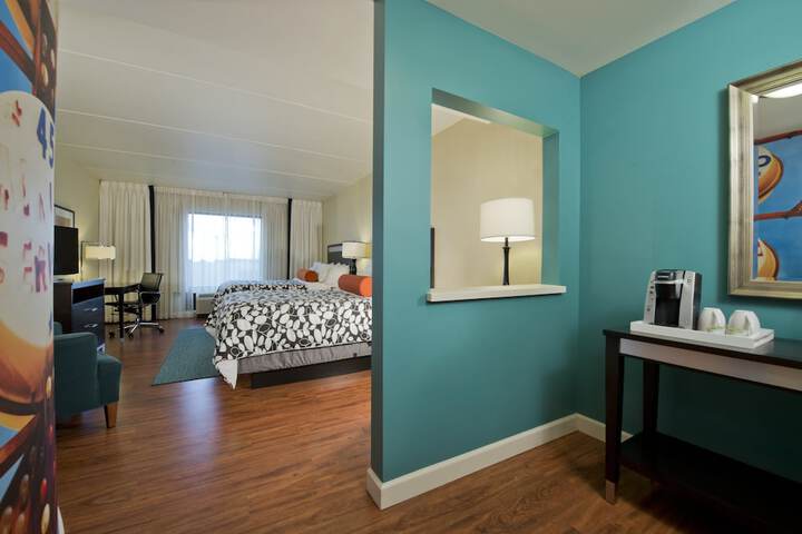 Room 11 of 28