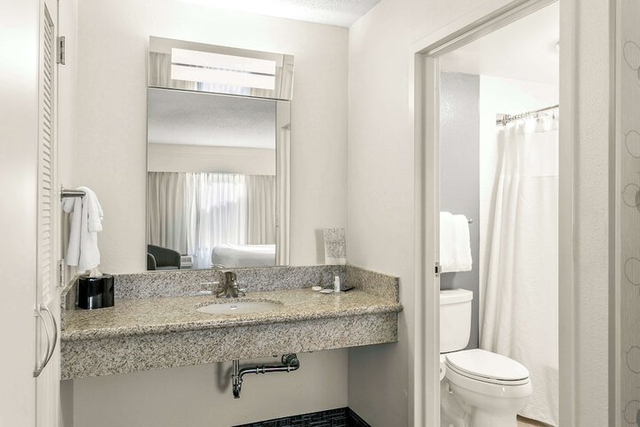 Room 16 of 37