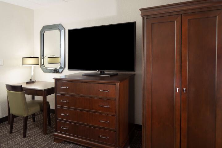 Room 27 of 65