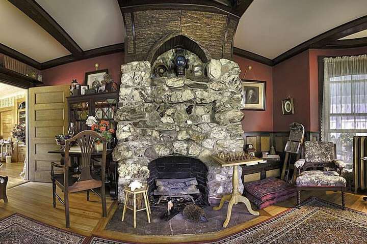 The Jeweled Turret Inn
