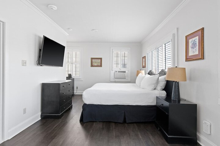 Room 30 of 38