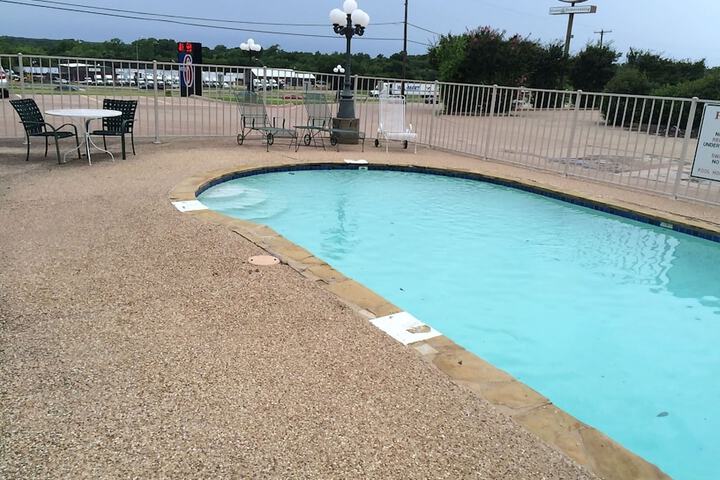 Motel 6 Waxahachie TX