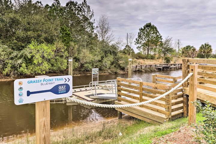 Diamondhead Condo - Marina Pool Access & Golfing!