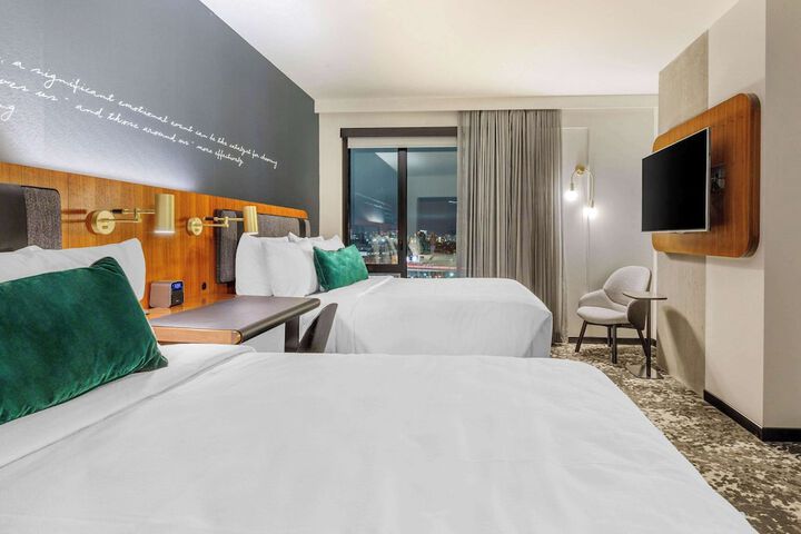 Room 21 of 83