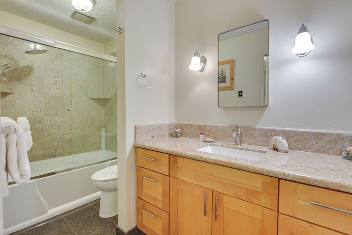 Lincoln City Oceanfront Condo Near Lincoln Beach!