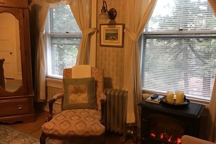 Room 35 of 76