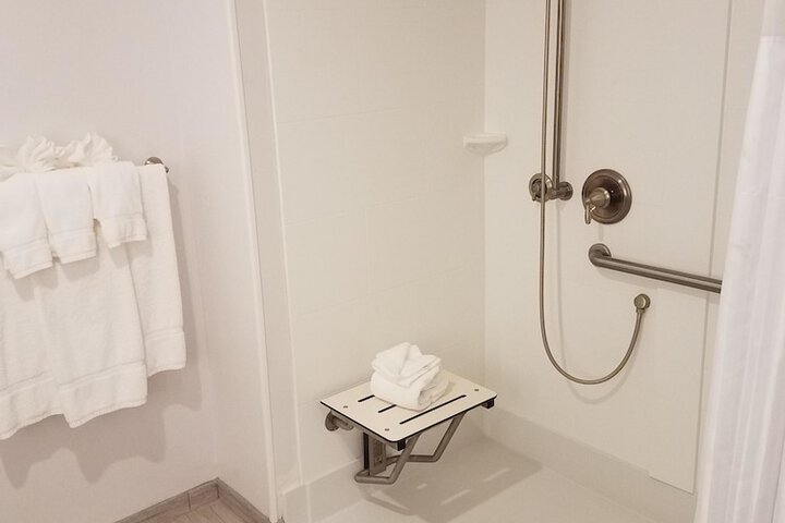 Room 32 of 64