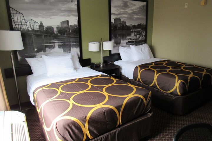 Super 8 by Wyndham New Cumberland