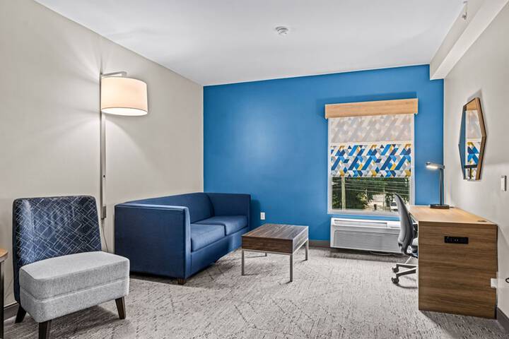 Holiday Inn Express Hotel & Suites Carneys Point by IHG