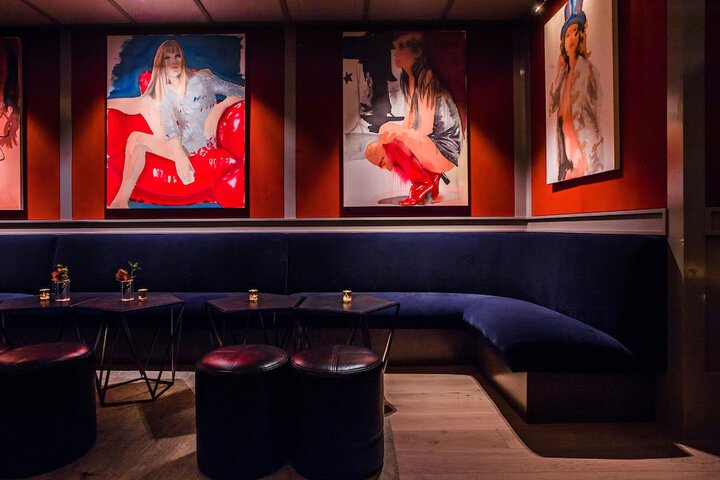 Lounge 43 of 54