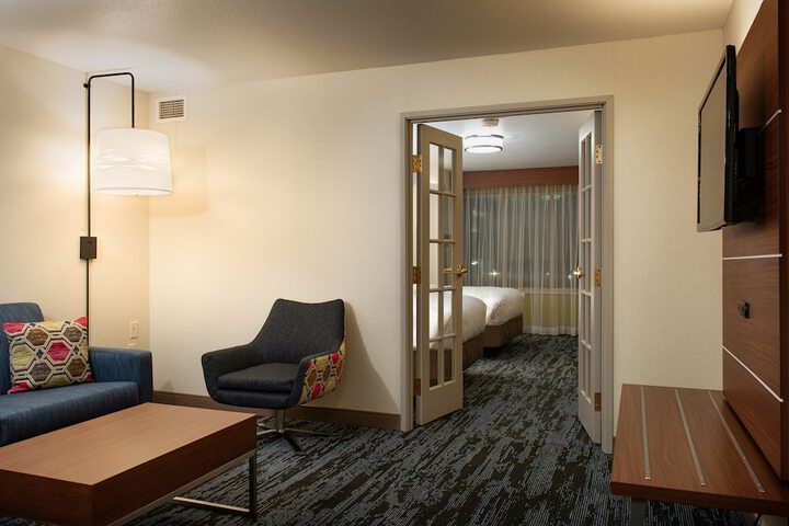 Room 11 of 27