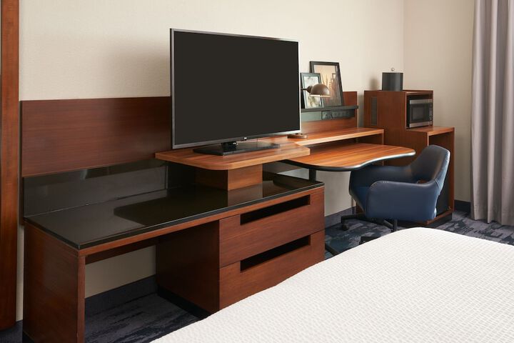 Room 25 of 38