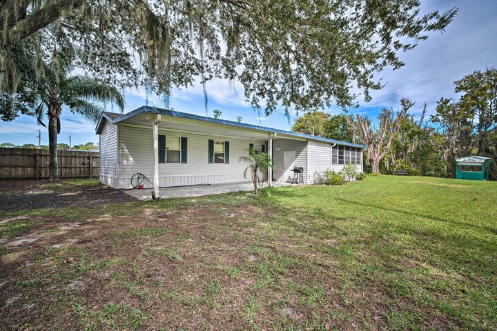 Peaceful Canal-front Retreat w / Boathouse!