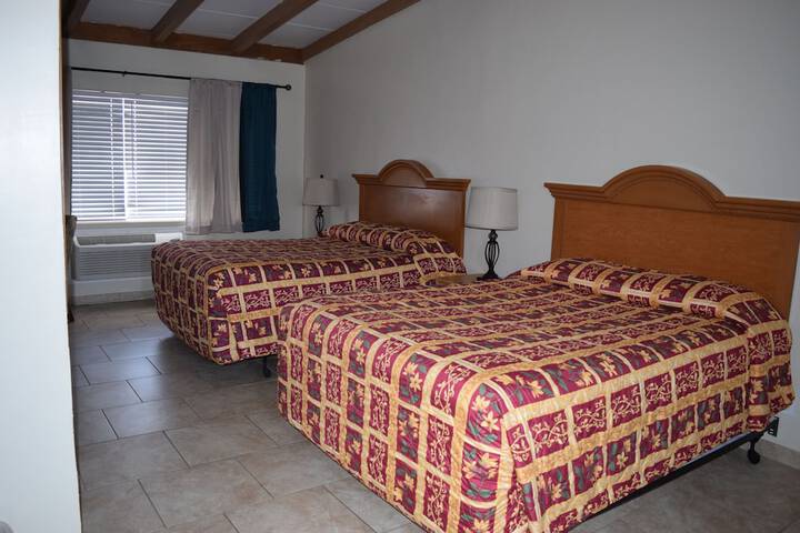 Room 4 of 9