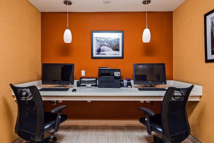 Business Center 40 of 40