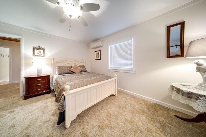 North Jackson Vacation Rental w / Wraparound Deck!