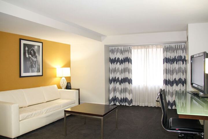 Room 30 of 69