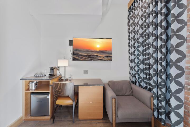 Room 27 of 37