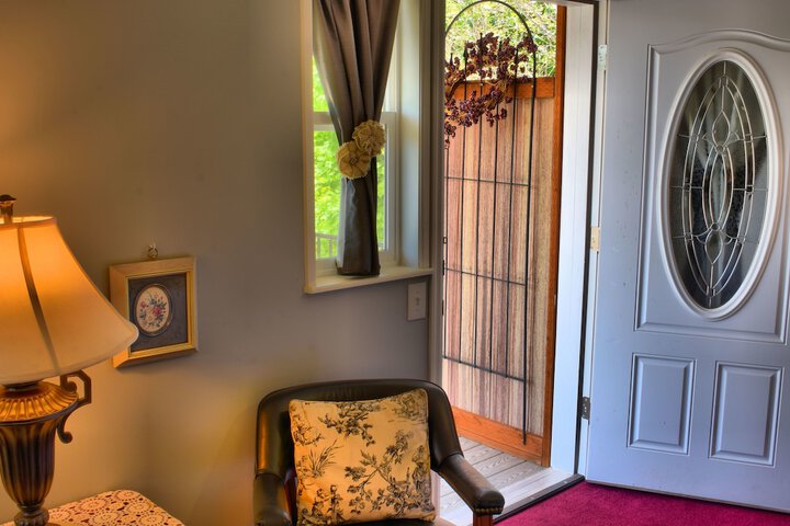 Room 73 of 107