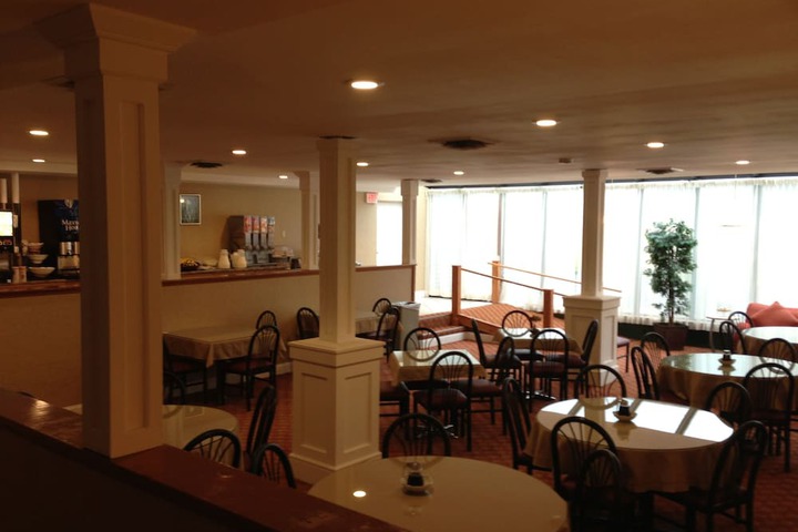 Ambassador Inn & Suites