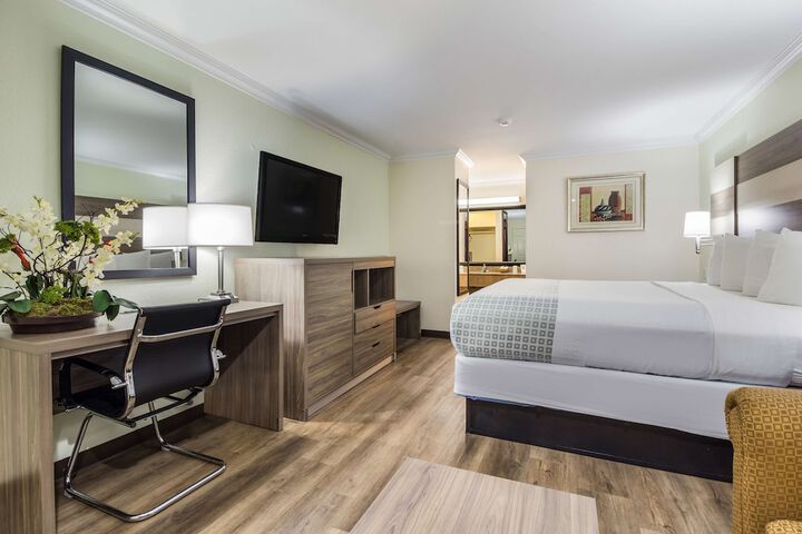 Room 16 of 33