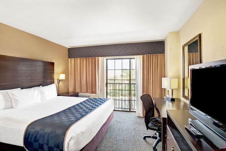 Room 6 of 24