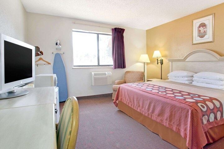 Room 14 of 32