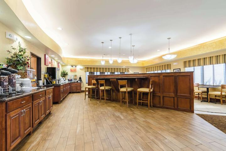 Comfort Suites Salina South