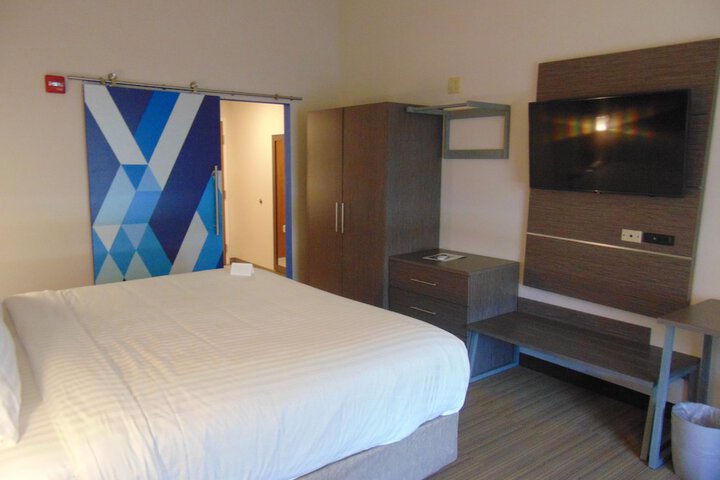 Room 10 of 42