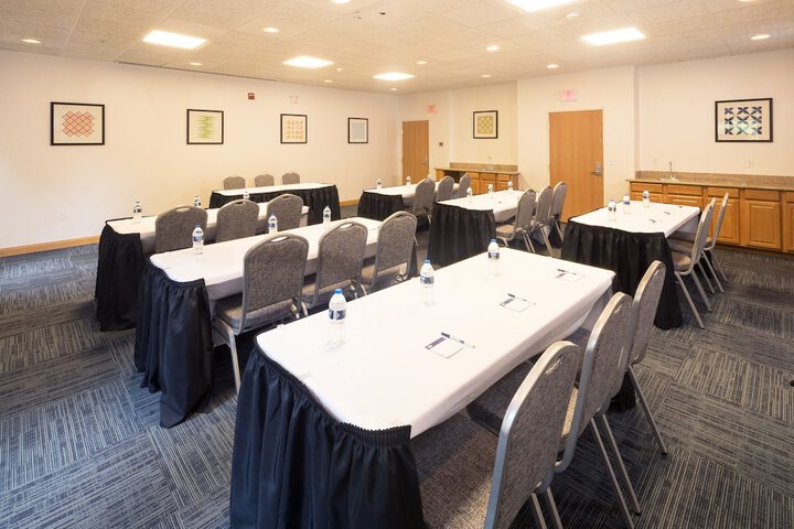 Holiday Inn Express Hotel & Suites Detroit - Utica by IHG