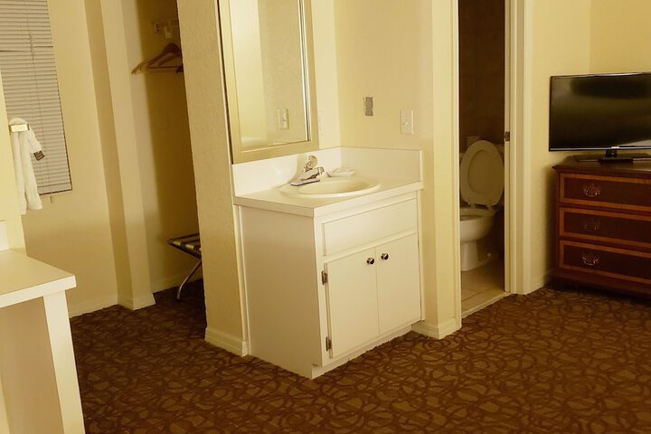 Room 45 of 100