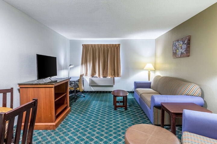 Room 9 of 28