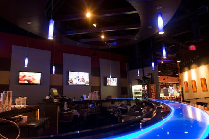 Lounge 34 of 58