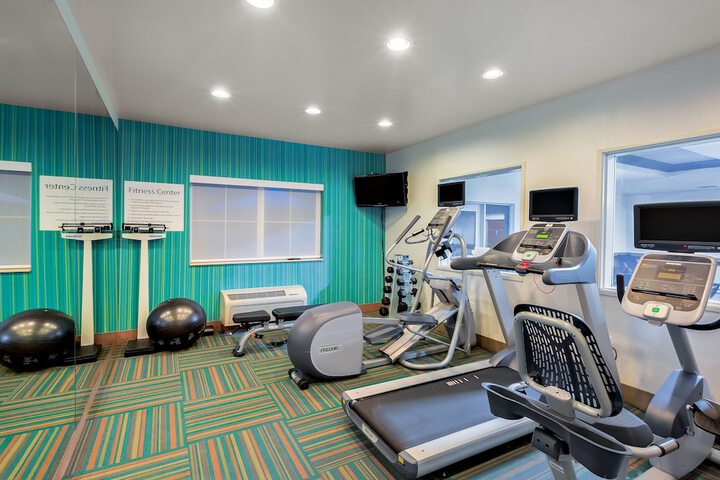 Holiday Inn Express & Suites Oroville Lake by IHG