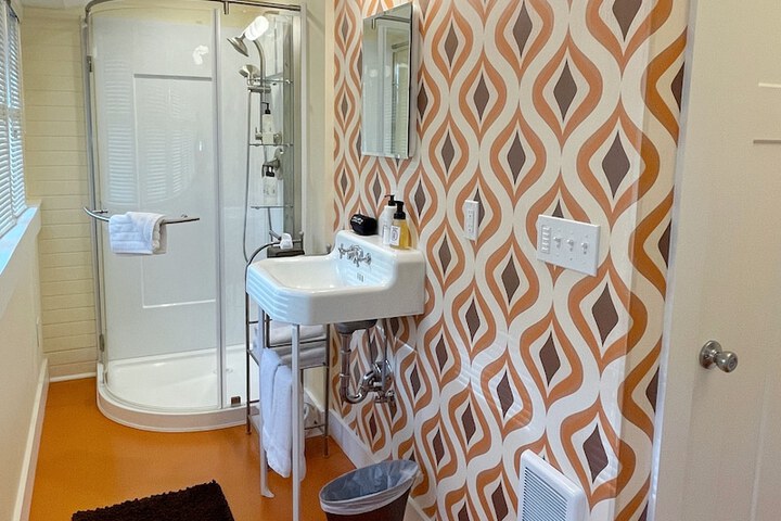 Room 23 of 34