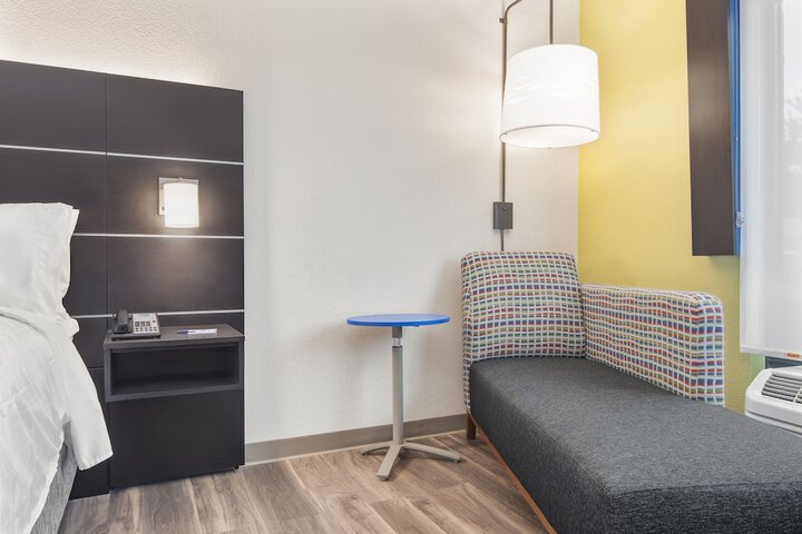 Room 27 of 50