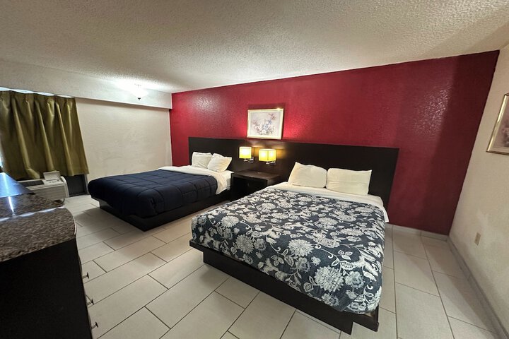 Room 10 of 14